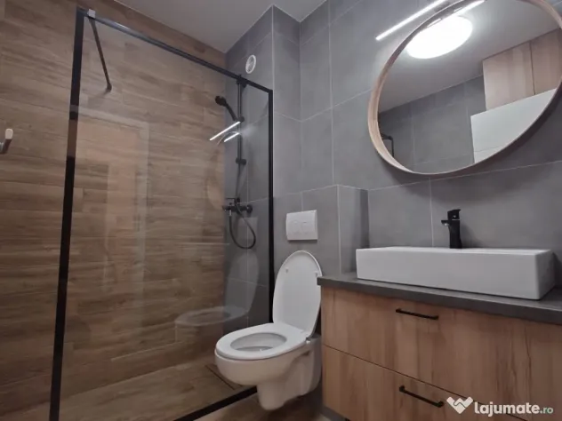 Vand apartament 2 camere zona Parcului Poligon