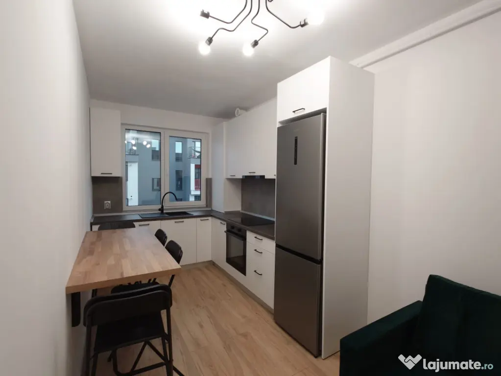 Vand apartament 2 camere zona Parcului Poligon