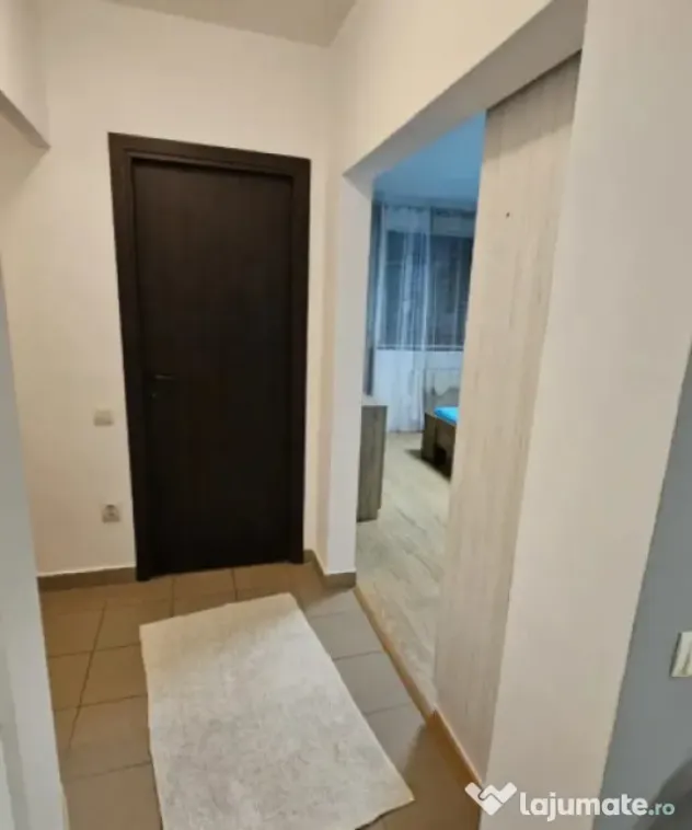 Apartament cu GRADINA 2 camere 2 parcari INCLUSE zona Eroilo