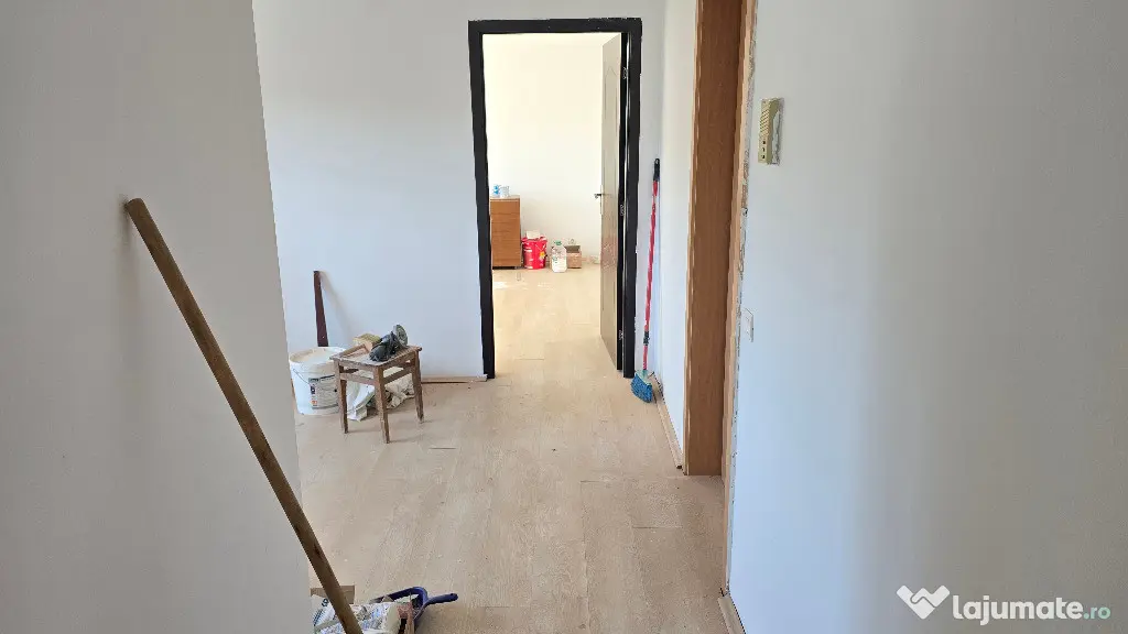 Vand apartament cu 2 camere decomandat Deva, zona Eminescu (Politie)