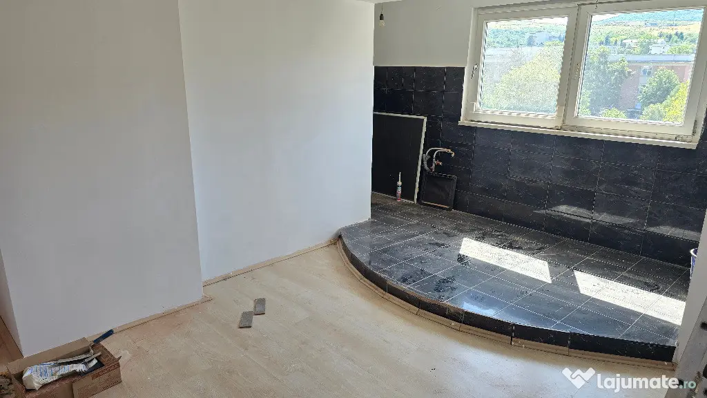 Vand apartament cu 2 camere decomandat Deva, zona Eminescu (Politie)