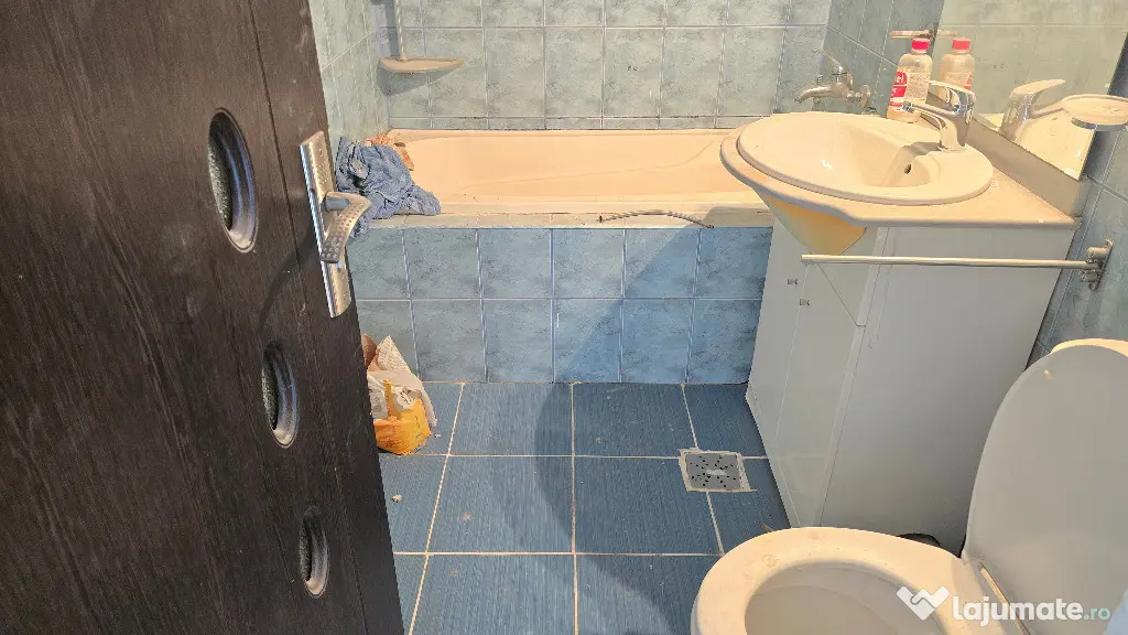 Vand apartament cu 2 camere decomandat Deva, zona Eminescu (Politie)