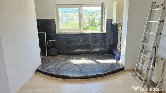 Vand apartament cu 2 camere decomandat Deva, zona Eminescu (Politie)