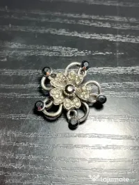 Broșă Vintage Metalică model Floral cu Strasuri Stil Retro Gotic 3 cm anii 70-80 