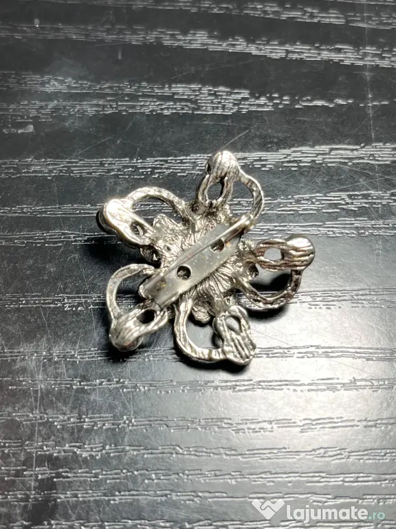 Broșă Vintage Metalică model Floral cu Strasuri Stil Retro Gotic 3 cm anii 70-80
