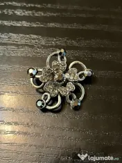 Broșă Vintage Metalică model Floral cu Strasuri Stil Retro Gotic 3 cm anii 70-80 