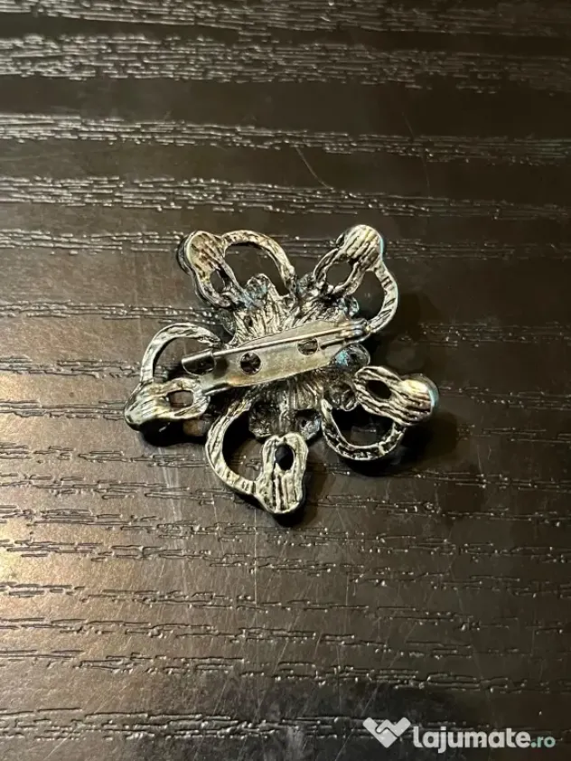 Broșă Vintage Metalică model Floral cu Strasuri Stil Retro Gotic 3 cm anii 70-80