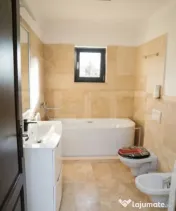 Casă nouă cu 4 camere, 2 băi, terasă si 6 ari de teren ? 
