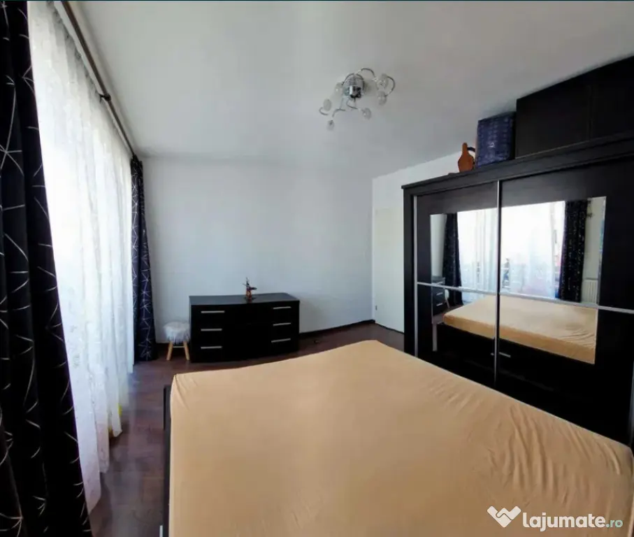 Apartament cu 3 camere, decomandat - zona Avantgarden