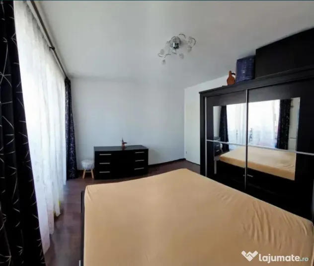 Apartament cu 3 camere, decomandat - zona Avantgarden