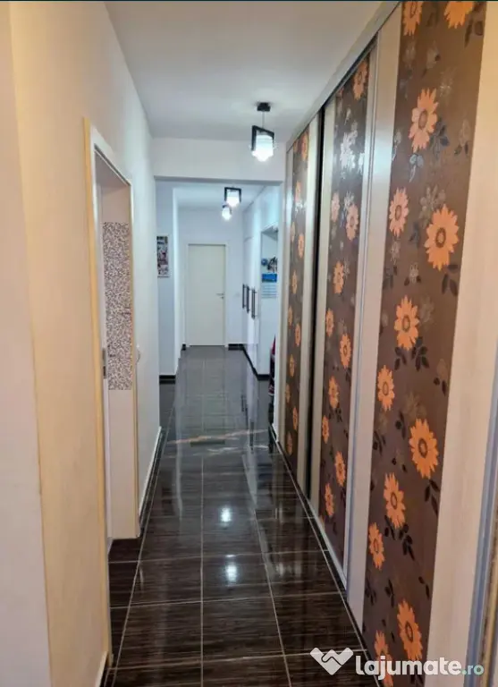 Apartament cu 3 camere, decomandat - zona Avantgarden