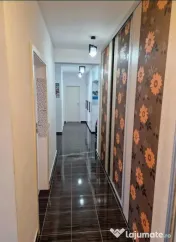 Apartament cu 3 camere, decomandat - zona Avantgarden