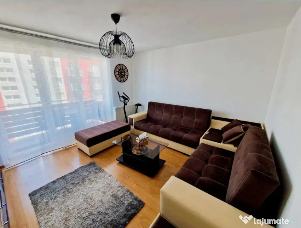 Apartament cu 3 camere, decomandat - zona Avantgarden