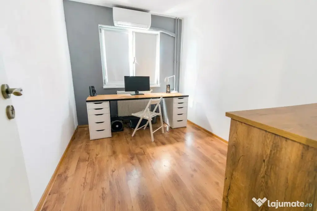 Apartament 3 camere, 53 mp, zona Craiovita Noua