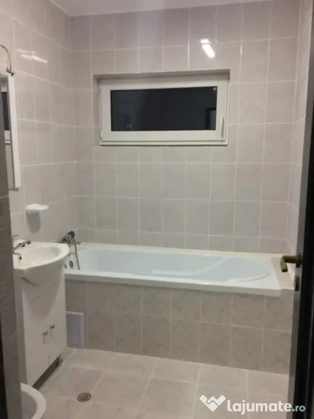 Vand apartament 2 camere 55mp+balcon 7mp zona Terra