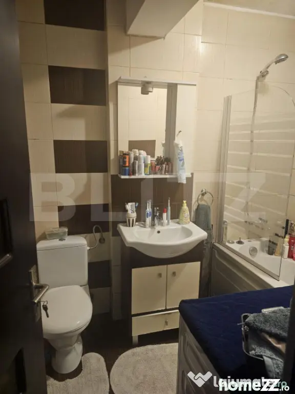 Apartament semidecomandat cu 3 camere, 60 mp utili, zona Ero