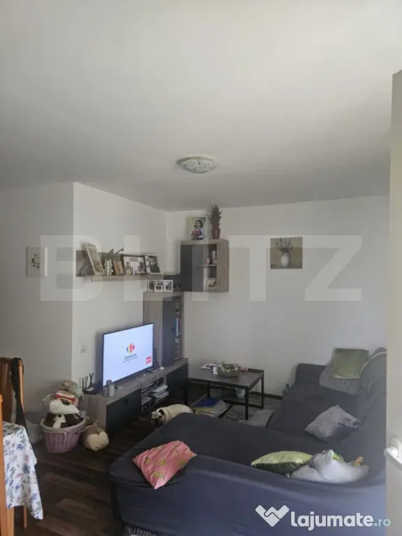 Apartament semidecomandat cu 3 camere, 60 mp utili, zona Ero