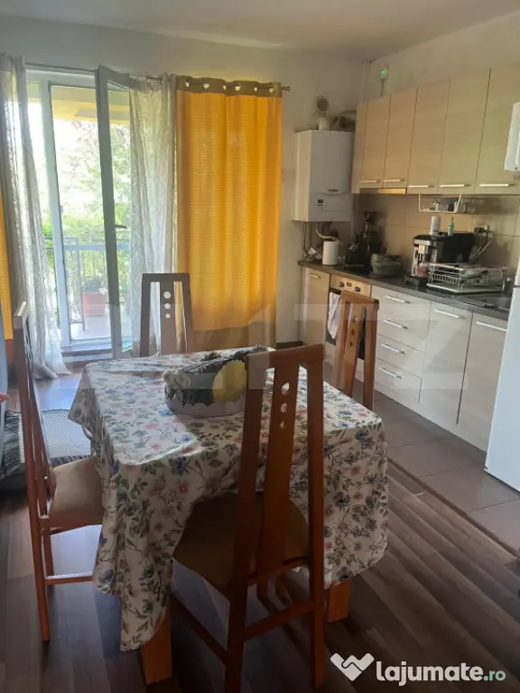 Apartament semidecomandat cu 3 camere, 60 mp utili, zona Ero