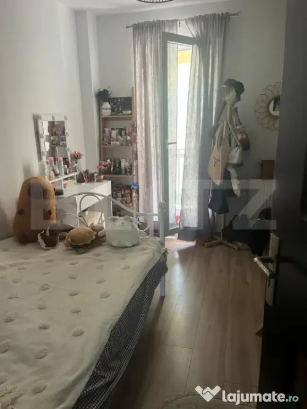 Apartament semidecomandat cu 3 camere, 60 mp utili, zona Ero