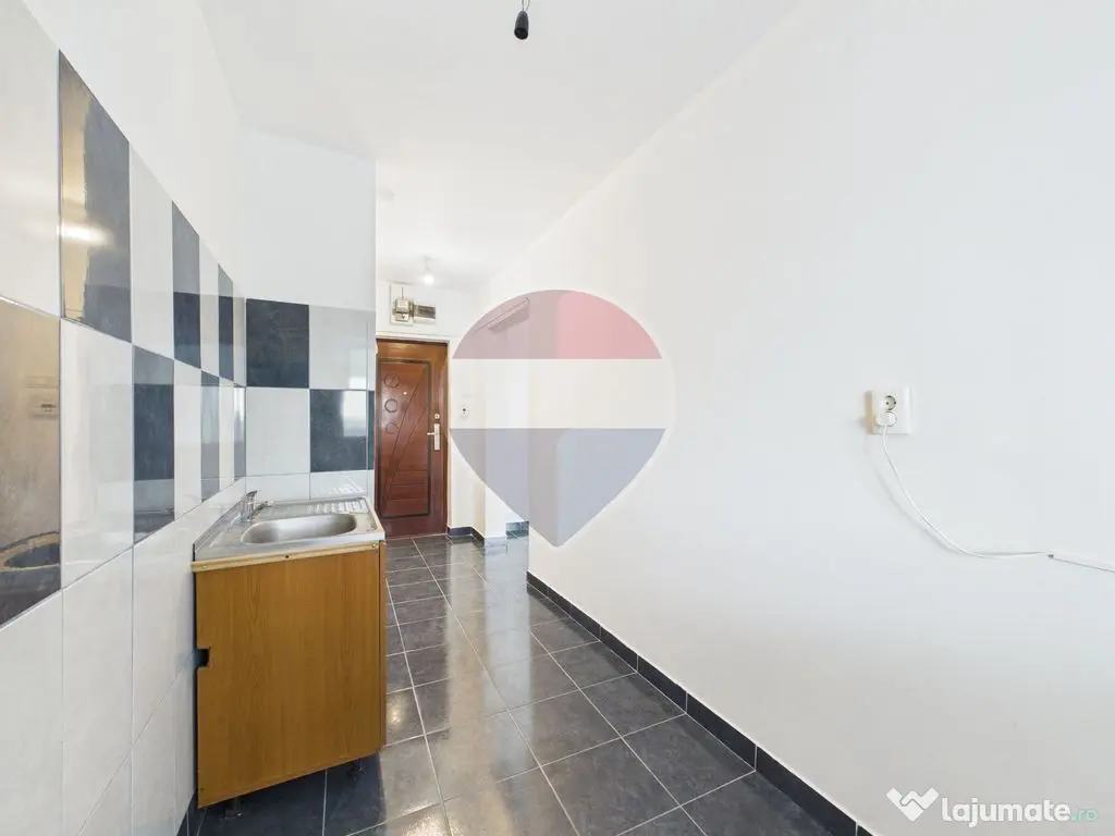 Garsoniera spatioasa si renovata in Rahova