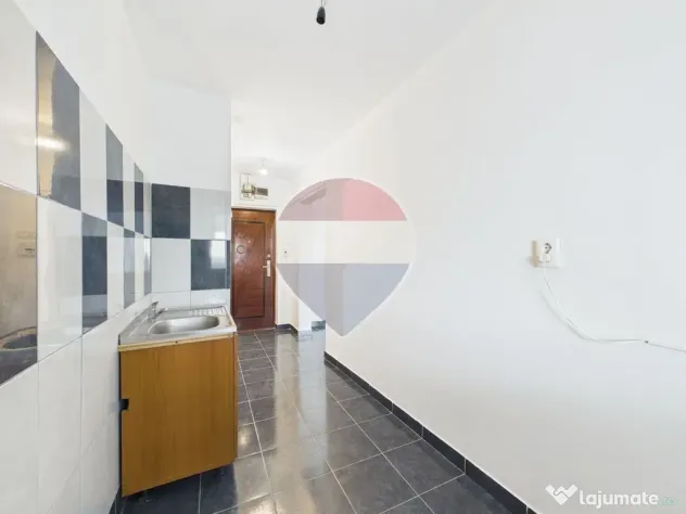 Garsoniera spatioasa si renovata in Rahova