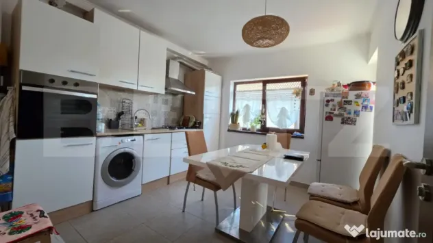 Apartament 3 camere, loc parcare, Curte