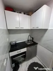 Garsonieră renovată zona Far 