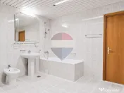 Apartament cu 2 camere semimobilat cu loc de parcare și ... 