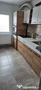 închiriez apartament 2 camere
