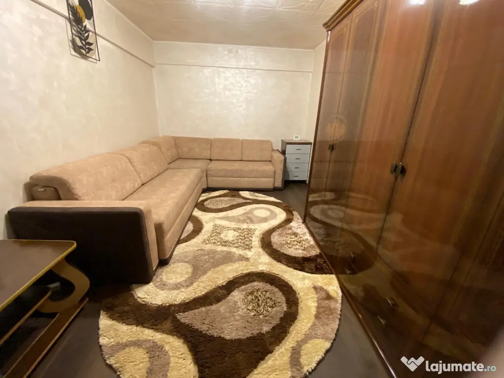 Apartament 1 cameră, decomandat, 35 mp + balcon deschis | 300 €/lună |