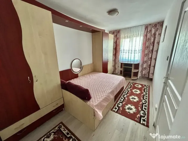 Apartament de inchiriat 3 camere Cetate
