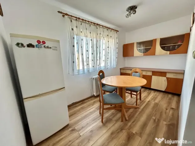 Apartament de inchiriat 3 camere Cetate