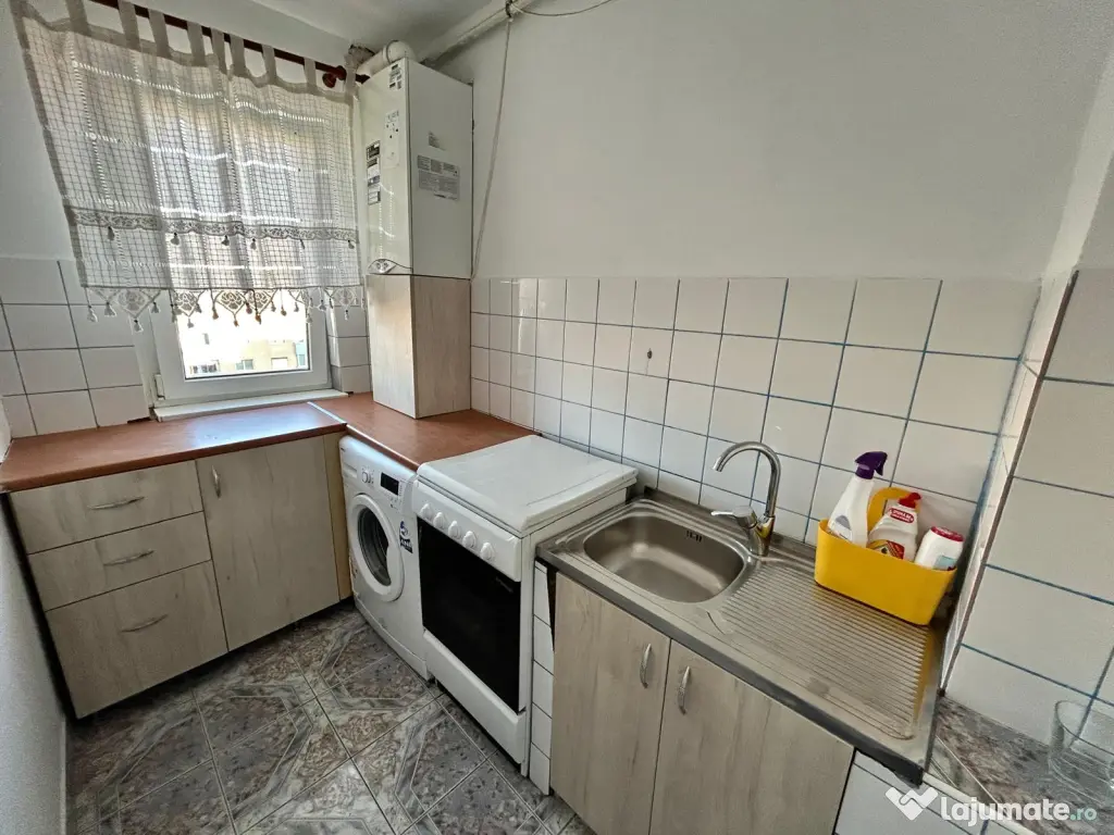 Apartament de inchiriat 3 camere Cetate