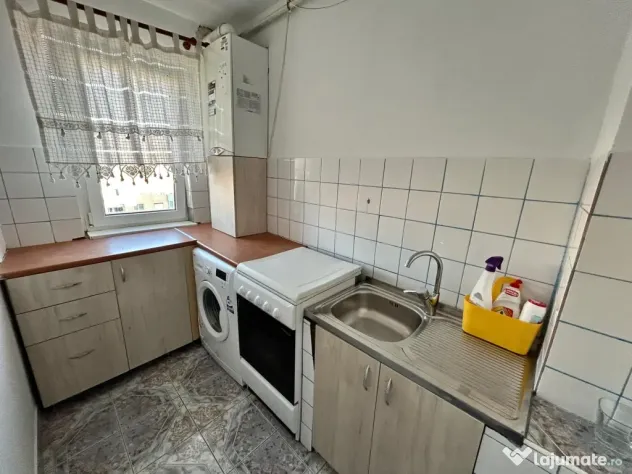 Apartament de inchiriat 3 camere Cetate