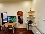 Apartament ultracentral, 2 camere decomandate, parcare priva 