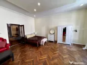 Apartament ultracentral, 2 camere decomandate, parcare priva 