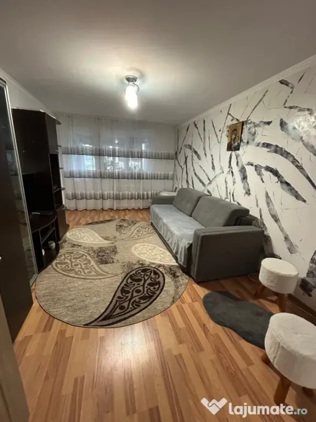 Apartament de vânzare cu 2 camere central