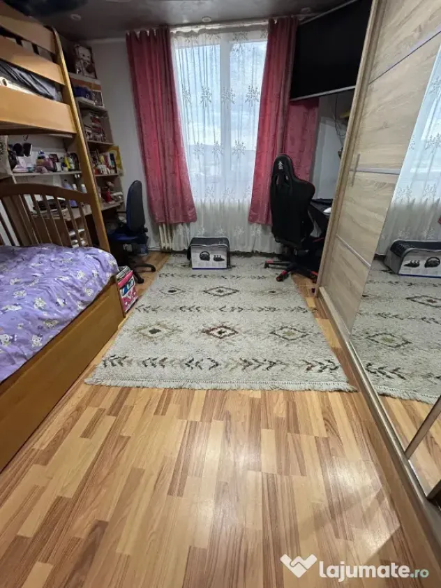 Apartament de vânzare cu 2 camere central