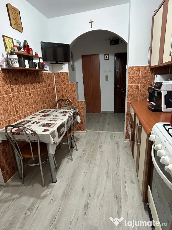Apartament de vânzare cu 2 camere central