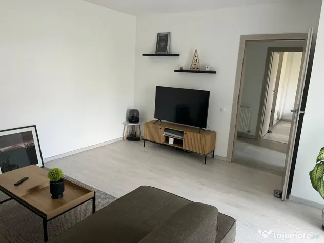 Inchiriez apartament 2 camere zona Banat