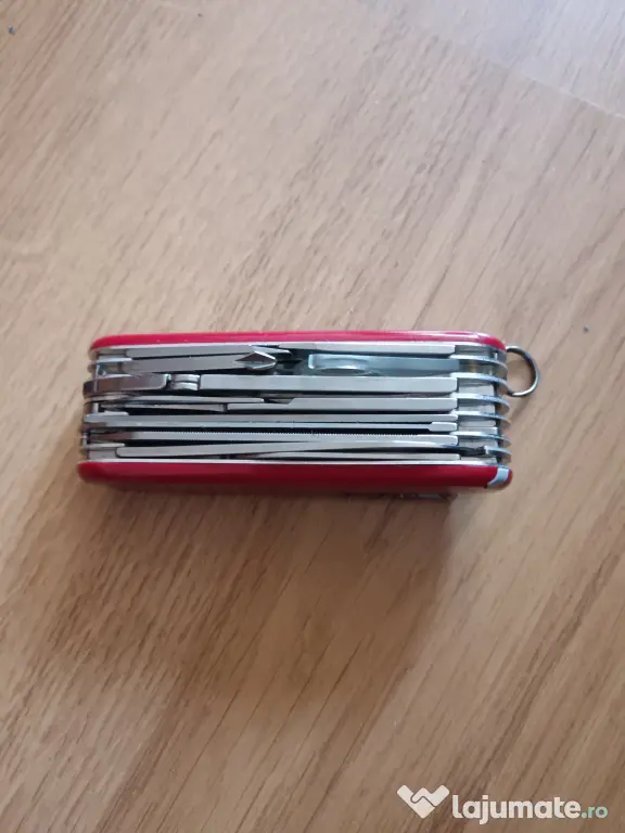 Briceag Victorinox SwissChamp Original (33 funcții) - Stare impecabilă / Ca Nou