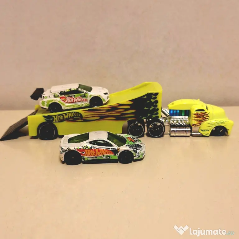 Pachet mașinuțe și tir/camion Hot Wheels - ocazie rară