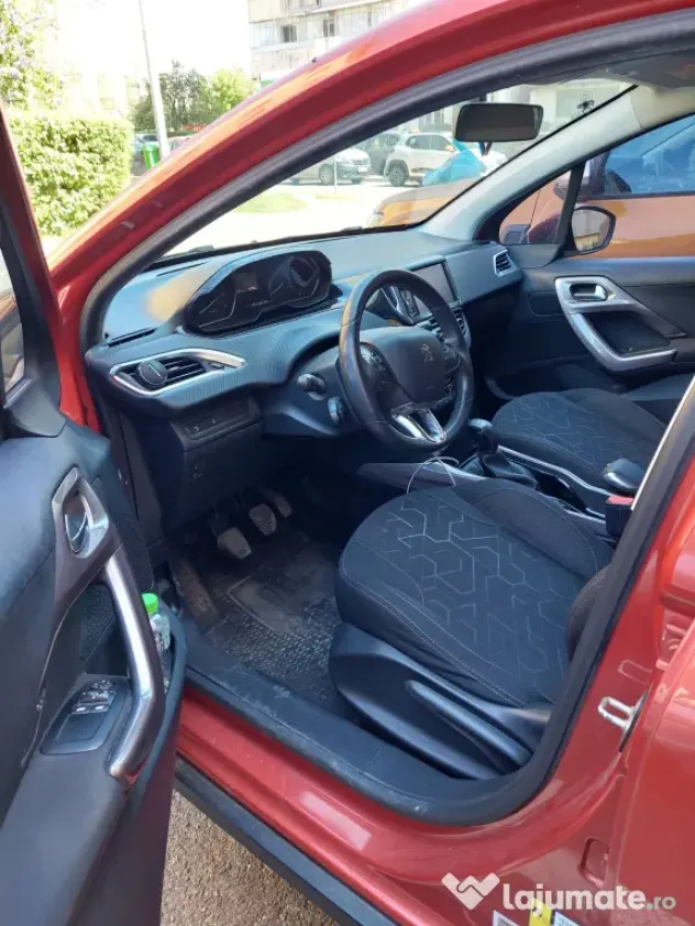 Peugeot 2008 1.6 Diesel 2016 116.000 km foarte economic ideal pentru naveta