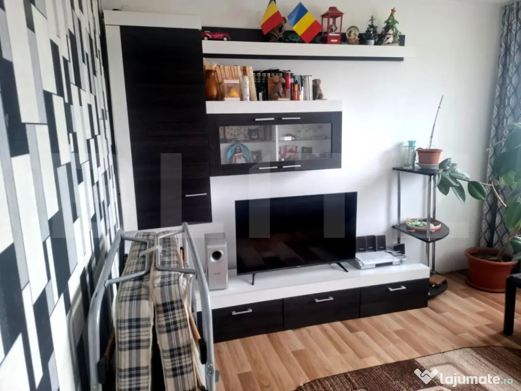 Apartament 2 camere decomandat – Strada 9 Mai, zonă lini?
