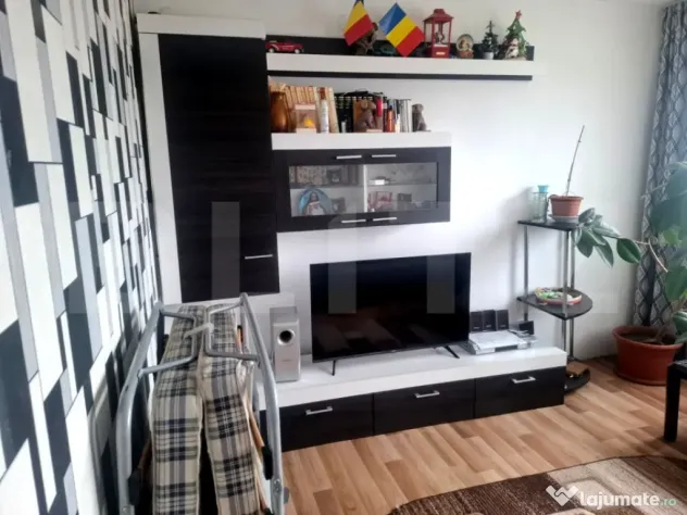 Apartament 2 camere decomandat – Strada 9 Mai, zonă lini?