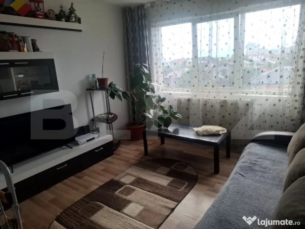 Apartament 2 camere decomandat – Strada 9 Mai, zonă lini?