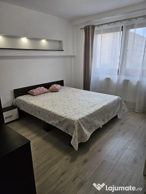 Apartament 3 camere decomandat Vasile Aaron