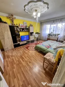 Apartament cu 3 camere decomandat - 64 mp + balcon - Zona Sf