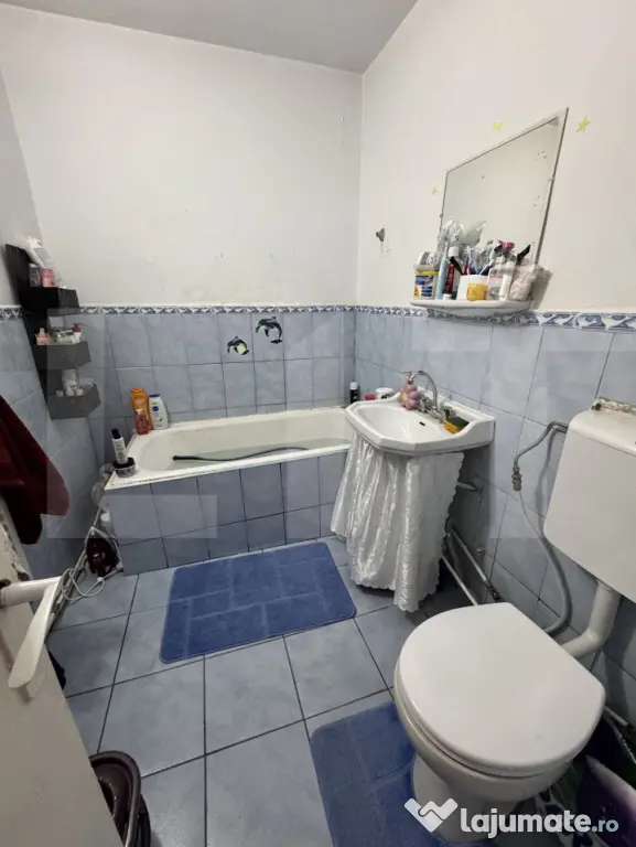 Apartament cu 3 camere decomandat - 64 mp + balcon - Zona Sf