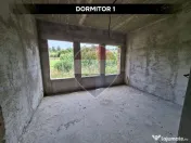 Casă cu 4 camere de vânzare